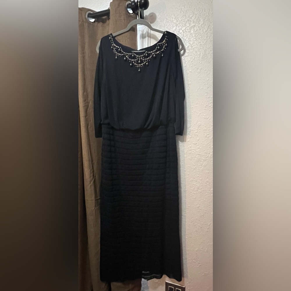 Adriana Papell 16W -Worn only one time. Excellent condition.